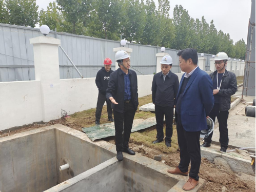 10.9（石化公司）市產(chǎn)業(yè)集團黨委書記、董事長劉培建一行蒞臨石化公司金頂山路加油站調(diào)研指導(dǎo)工作231.png