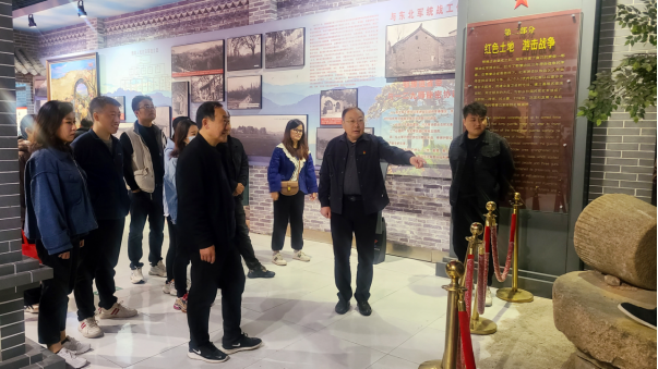市文旅公司3月份新聞稿（一），?；⑸? 一路同行--駐馬店市文化旅游發(fā)展有限公司開展團(tuán)建活動(dòng)124.png
