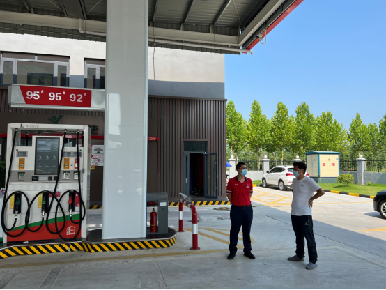 7.14市產(chǎn)業(yè)集團(tuán)黨委書記、董事長劉培建深入子公司檢查疫情防控工作614.png