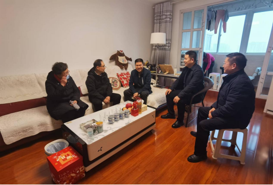 黨建引領(lǐng)聚合力 走訪慰問暖人心—產(chǎn)業(yè)集團開展春節(jié)走訪慰問老黨員活動550.png